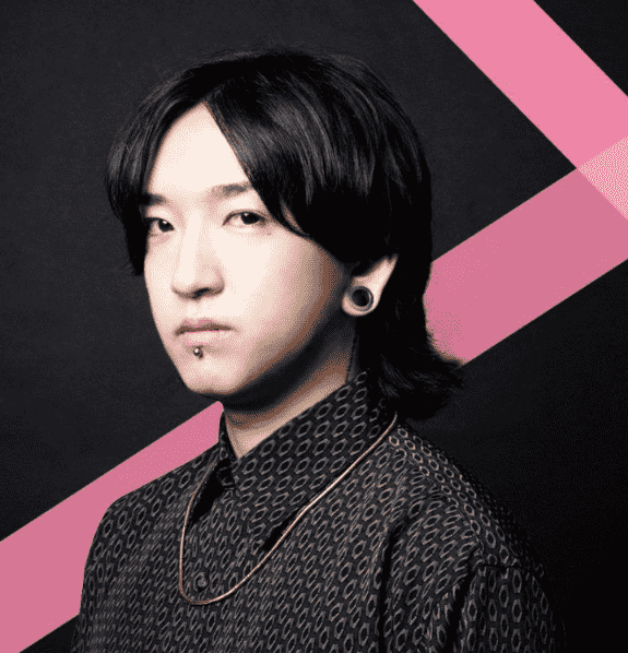 ayase从2018年开始音乐活动,主要使用vocaloid制作音乐并投稿于you