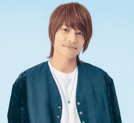 不但以中文回答粉丝的提问,还替隔壁的菅田解释粉丝说的内容,那个画面