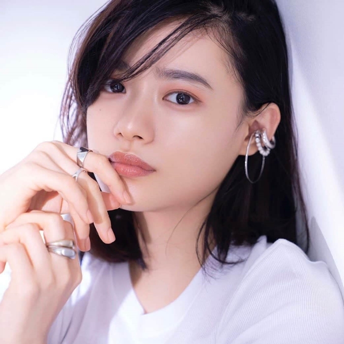 日本年轻女演员杉咲花介绍