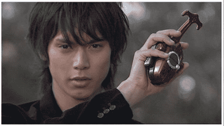 大噪的竹内凉真,其实早在2014年就接演了知名的剧集《假面骑士drive》