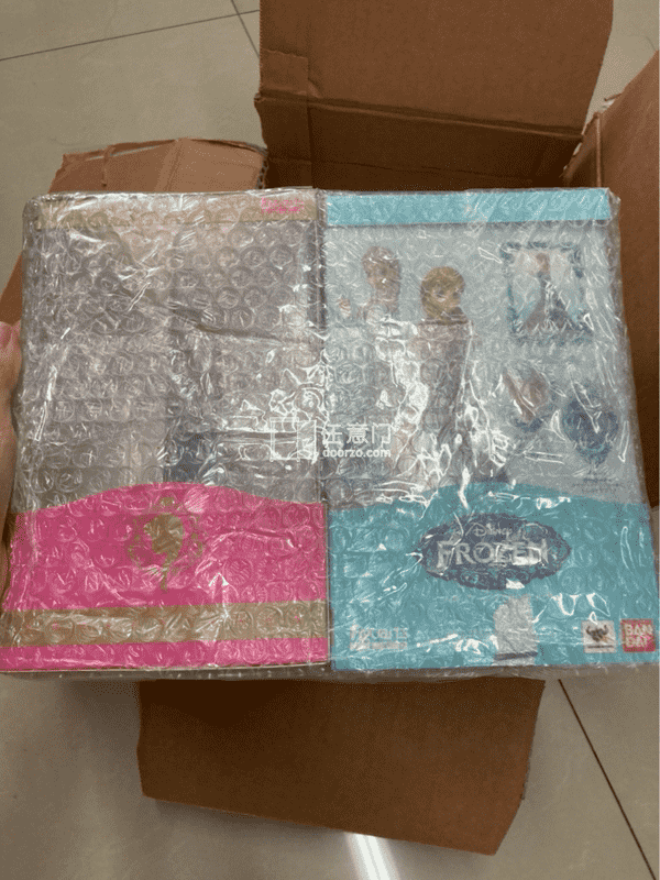 拿到手包装很厚的一个箱子，起到了减震作用，打开里面，手办盒子外面包了泡泡纸，箱子里面的空隙也塞了报纸减震，好评