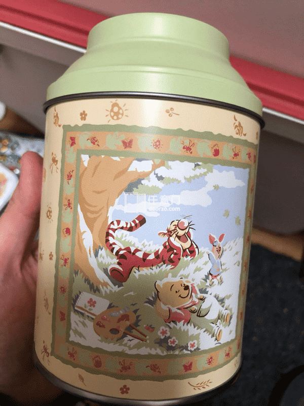 炒可爱的铁皮罐子，都包了厚厚的泡泡膜，海运三十天也完全没有问题，纸箱子也特别厚实，樱花妹保存的真好，铁皮罐子超级新，凹凸不平都有好好保护，吧唧也打包的特别好，我好幸福～～～～～
以前海运都不会这么久，但是这次赶上特殊情况，邮政爆仓，快递员还给我尽职尽责送到门口，希望...