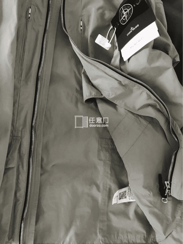 好多衣服折扣都很厉害呦，霓虹人对衣服品质和新旧说明的很详细，买了几次基本都没有坑！赞。
另外如果衣服带吊牌……最好拆掉……谁税谁知道，哈哈哈哈
