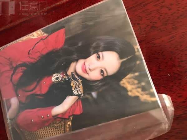 很好。
这个很快就收到了。
专辑无损，包装很好，生写都拿纸板保护好了。
合单很快，运输正常速度大概40天。
希望下次也能无损收到