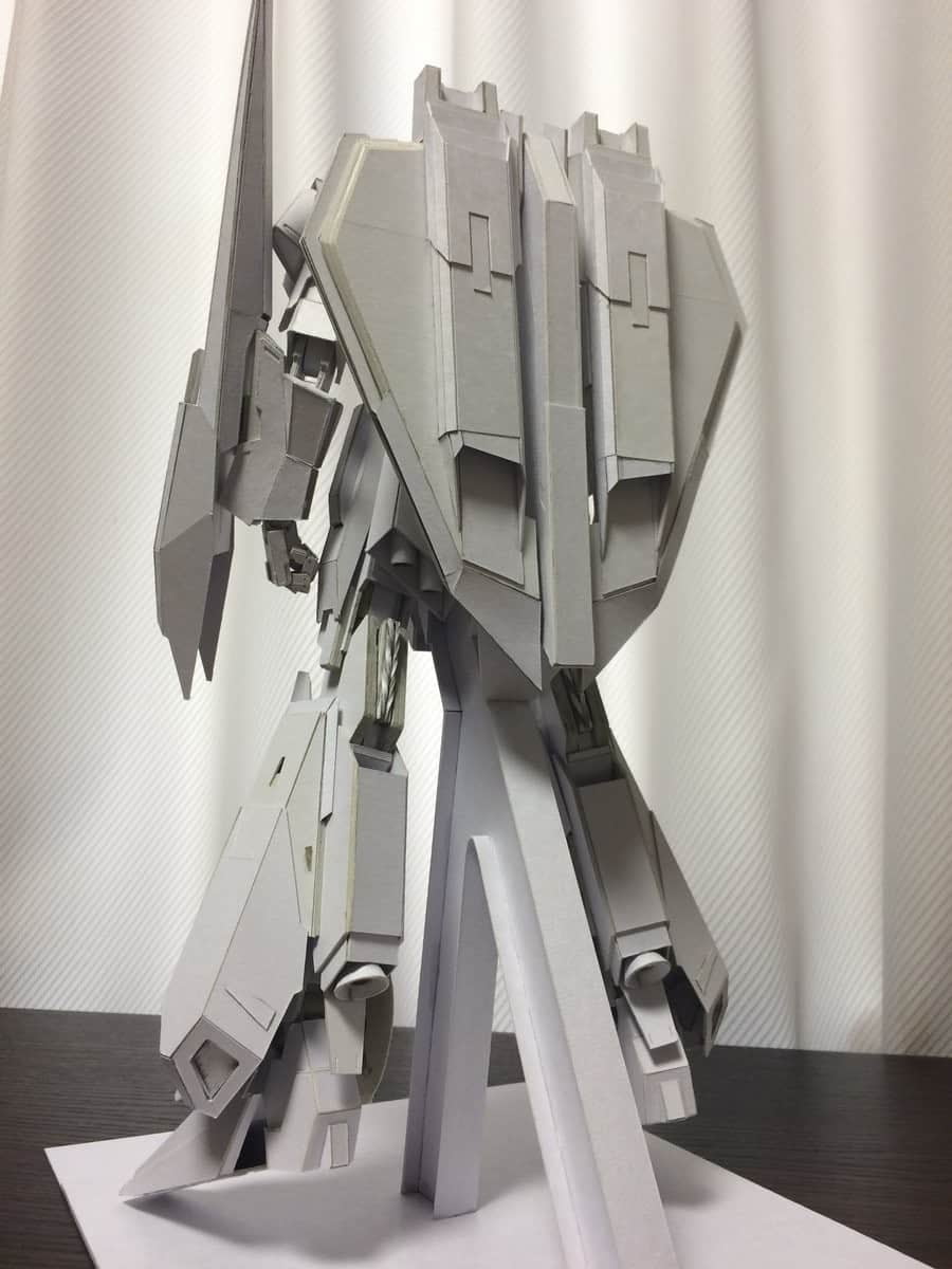 日本高中生自制高达纸模，还能变形哦！