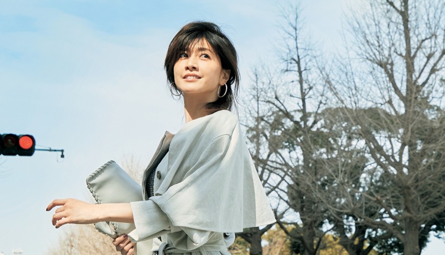 内田有纪成为人妻后,自2002年引退演艺圈,短短三年就让她的人气大跌