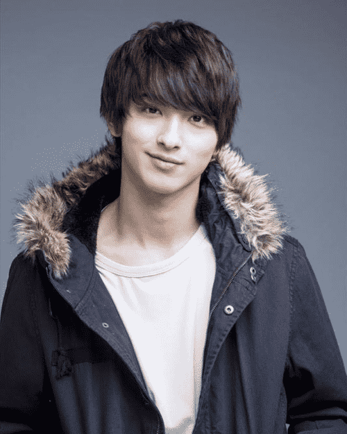 不容错过的粉发男孩横滨流星