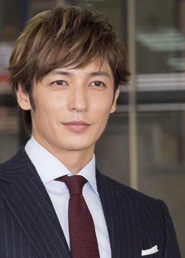 玉木宏在本剧中饰演意大利食品公司的执行长,邂逅绫濑遥饰演的朴素ol